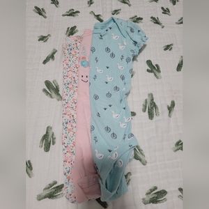 Bundle of 3 carter's onesies 6 months